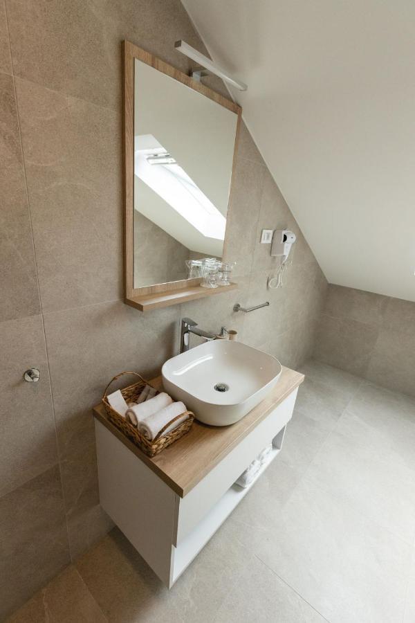 Rooms & Apartment Perak Kutjevo Esterno foto